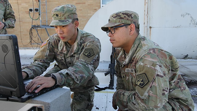 Members of the 915th Cyberspace Warfare Battalion. Image courtesy of ARCYBER